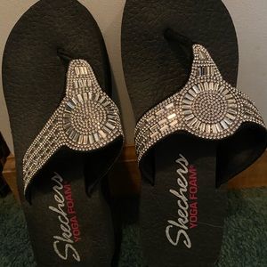 Sketchers Yoga Foam sandals